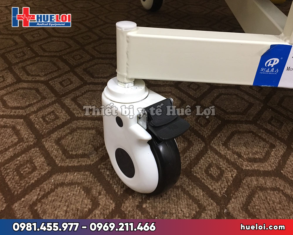 giường bệnh 4 tay quay A01-III bánh xe 