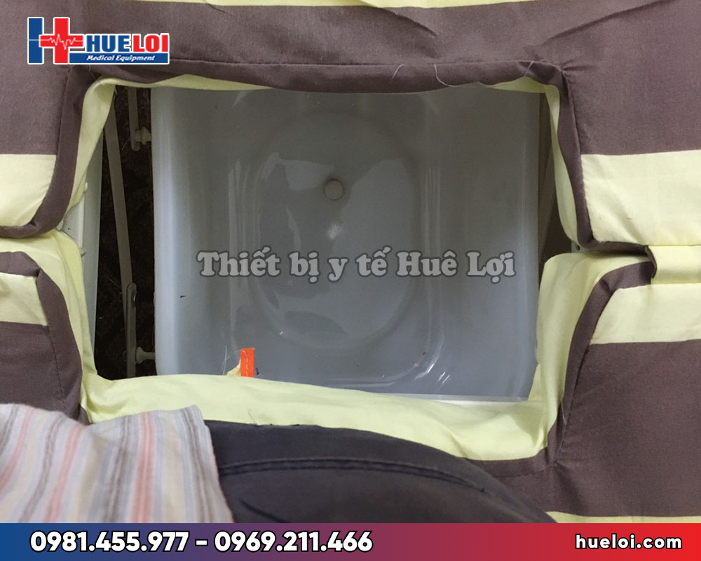 giường bệnh 4 tay quay A01-III bô vệ sinh di động 