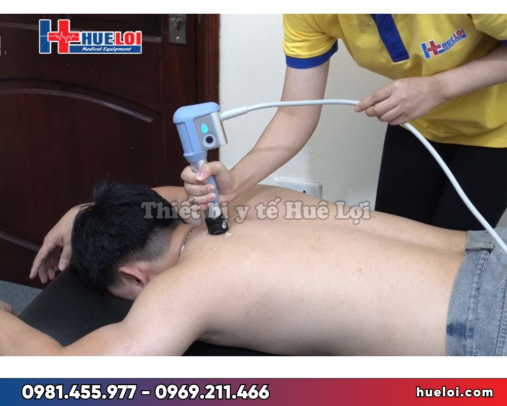 Máy sóng xung kích 2 tay cầm Texua T806 - điều trị vùng vai bằng đầu dò