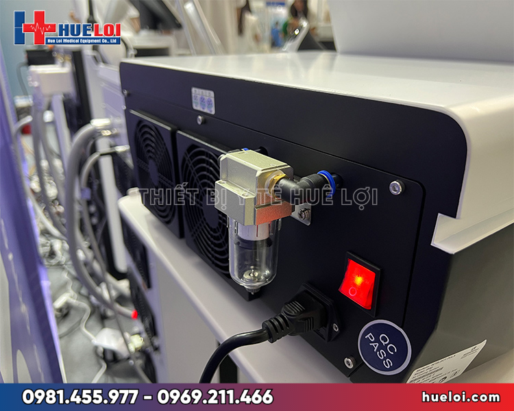 Sóng xung kích phân kỳ Intelect Puls 30 - mặt sau và cổng kết nối