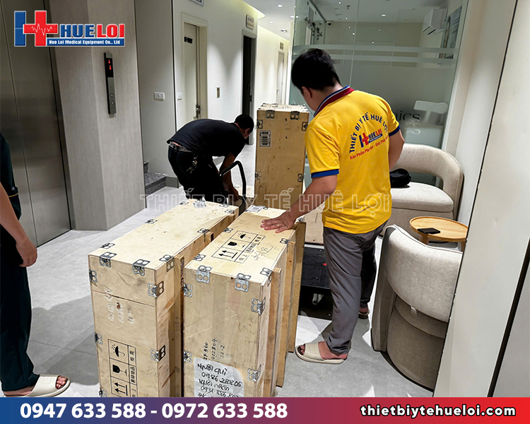 huê lợi bàn giao đèn mổ