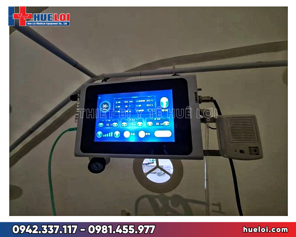buồng oxy tăng áp vỏ mềm dạng ngồi - cận cảnh màn hình cảm ứng điều khiển
