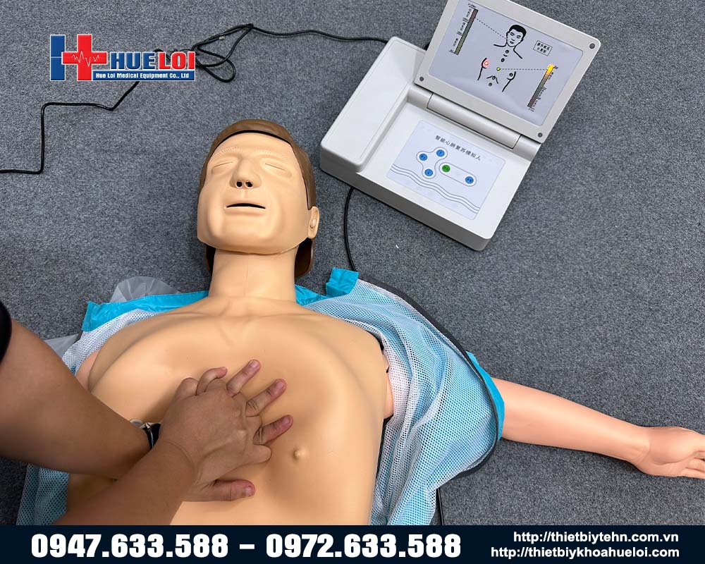 thực hành ép tim trên mô hình 